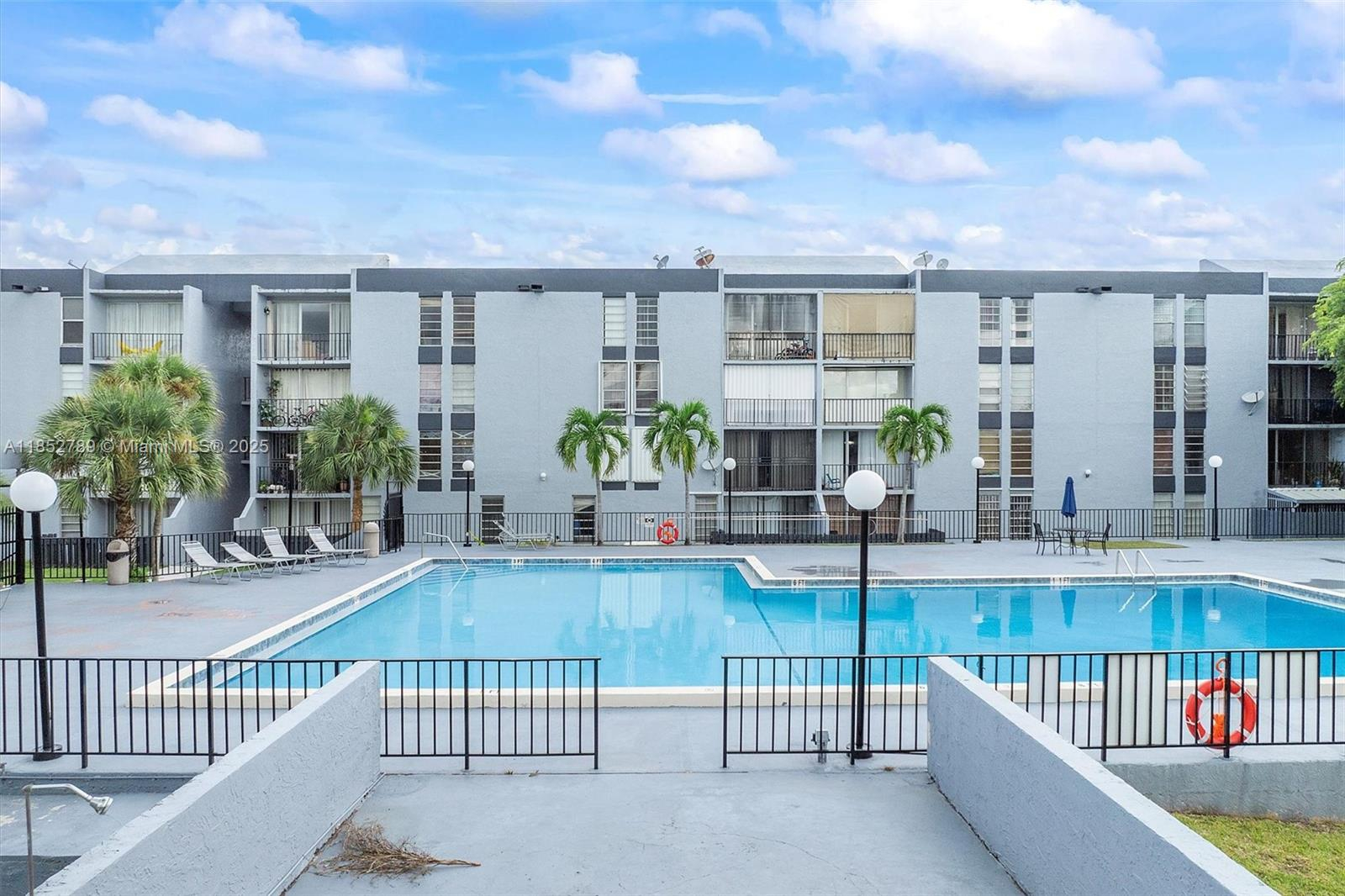 Updated and Perfectly Maintained Condo!!